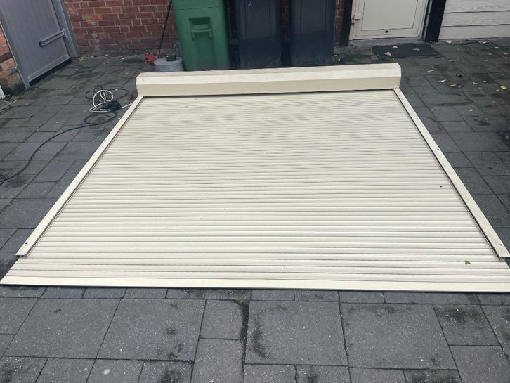 creme ral 1015 electrisch rolluik  breed 2.52,5 x 2.42 hoog, Doe-het-zelf en Verbouw, Rolluiken, Gebruikt, 200 cm of meer, 200 cm of meer