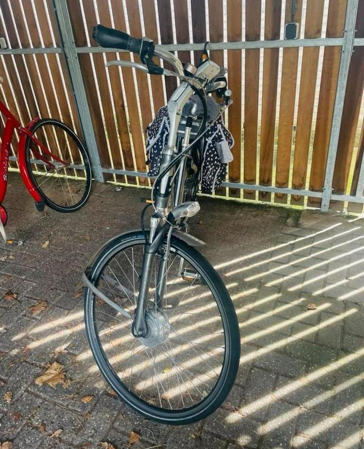 Elektrische fiets te koop merk batavus, Fietsen en Brommers, Elektrische fietsen, Zo goed als nieuw, Batavus, Ophalen