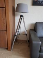 2 staande lampen, Huis en Inrichting, Lampen | Vloerlampen, Ophalen, Zo goed als nieuw, Hout, 150 tot 200 cm
