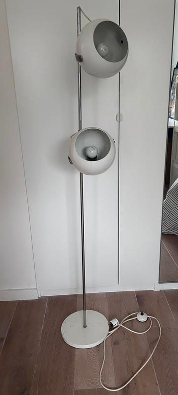 Vintage bollamp beschikbaar voor biedingen