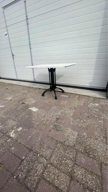 buitentafel  tuintafel gietijzerenpoot  balkontafel beschikbaar voor biedingen