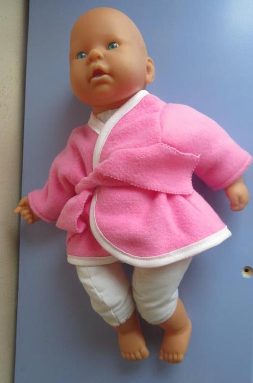 Chou Chou pop 36c poppenkleertjes poppenkleding badjas 26, Kinderen en Baby's, Speelgoed | Poppen, Nieuw, Babypop, Ophalen of Verzenden