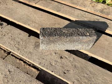 Klinkers grijs zo’n 150 stuks  beschikbaar voor biedingen