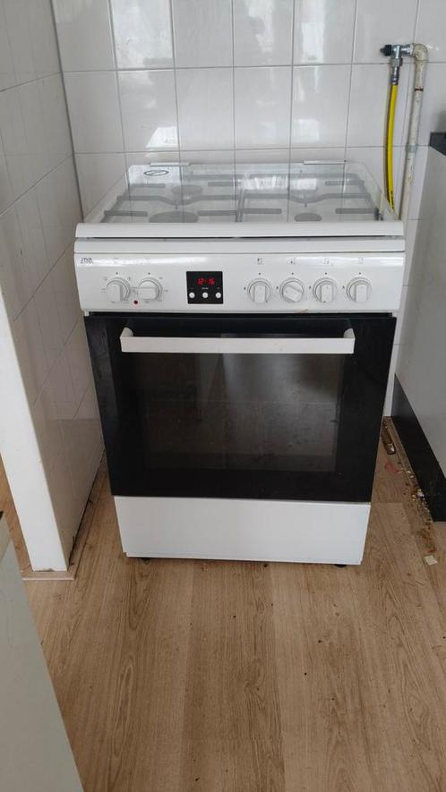 Etna gasfornuis met oven, Witgoed en Apparatuur, Fornuizen, Gebruikt, Vrijstaand, Gas, 4 kookzones, 45 tot 60 cm, Ophalen