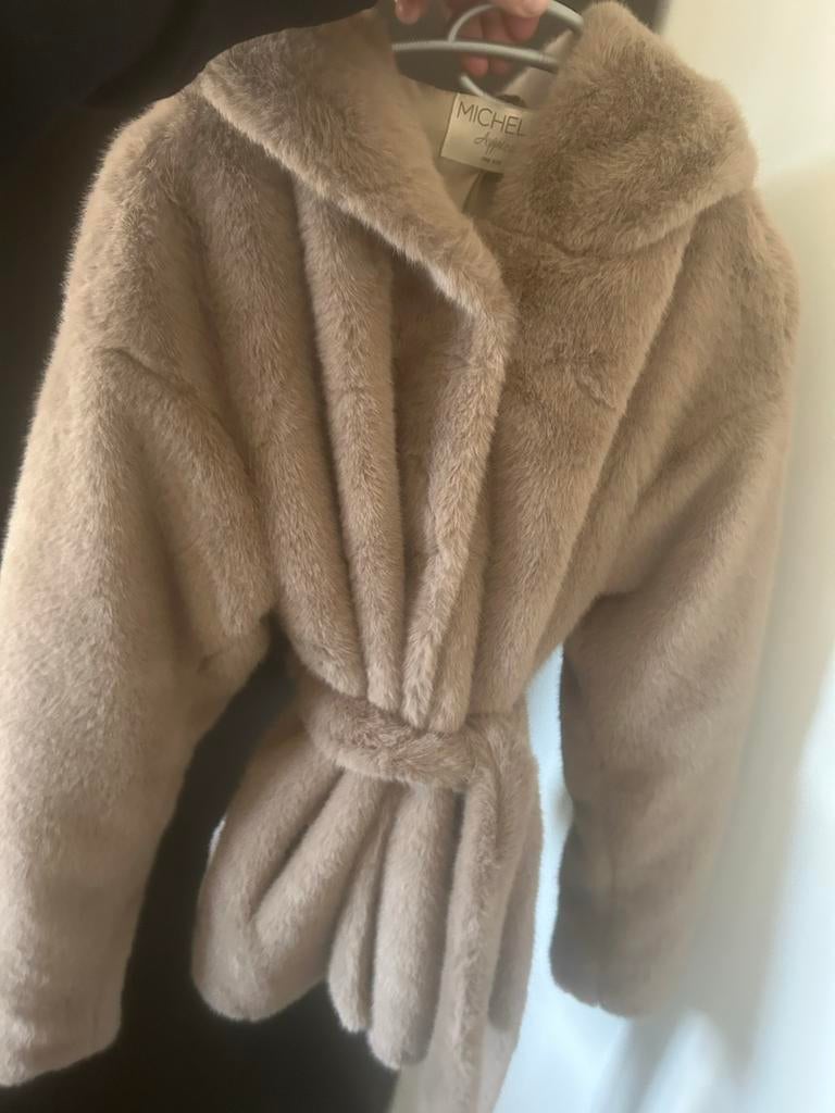 Super Zacht Fluffy Jasje - Nieuw!, Ophalen of Verzenden, Nieuw, Maat 38/40 (M), Beige