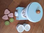 Houten blender met stukjes kiwi en aardbei, Ophalen of Verzenden, Zo goed als nieuw, Hout, Speelkeuken-accessoire