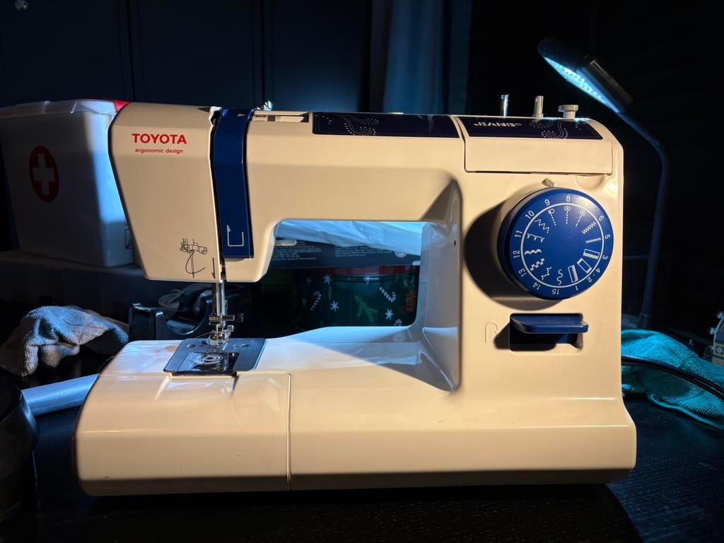 Naaimachine Toyota JCB 15 Jeans., Hobby en Vrije tijd, Naaimachines en Toebehoren, Ophalen of Verzenden, Zo goed als nieuw, Naaimachine