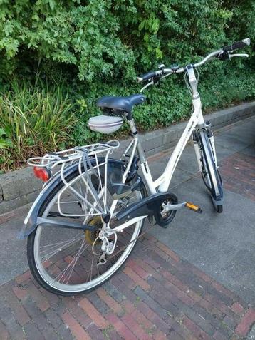 Te koop mooie witte damesfiets Batavus Jakima Sprint beschikbaar voor biedingen