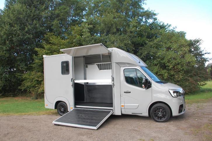 Te huur: horsetruck-paardenvrachtauto, 2-paards, B rijbewijs, Dieren en Toebehoren, Paarden en Pony's | Overige Paardenspullen