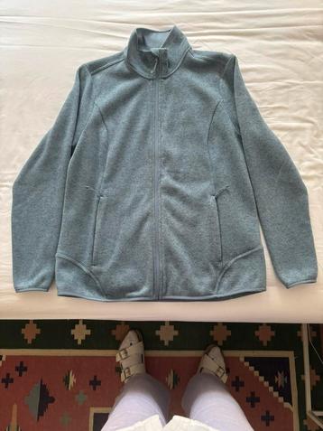 Blauw vest beschikbaar voor biedingen