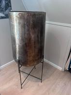 Hele mooie grote bronskleurige metalen pot op pootjes, Huis en Inrichting, Woonaccessoires | Zuilen en Pilaren, Ophalen, Zo goed als nieuw