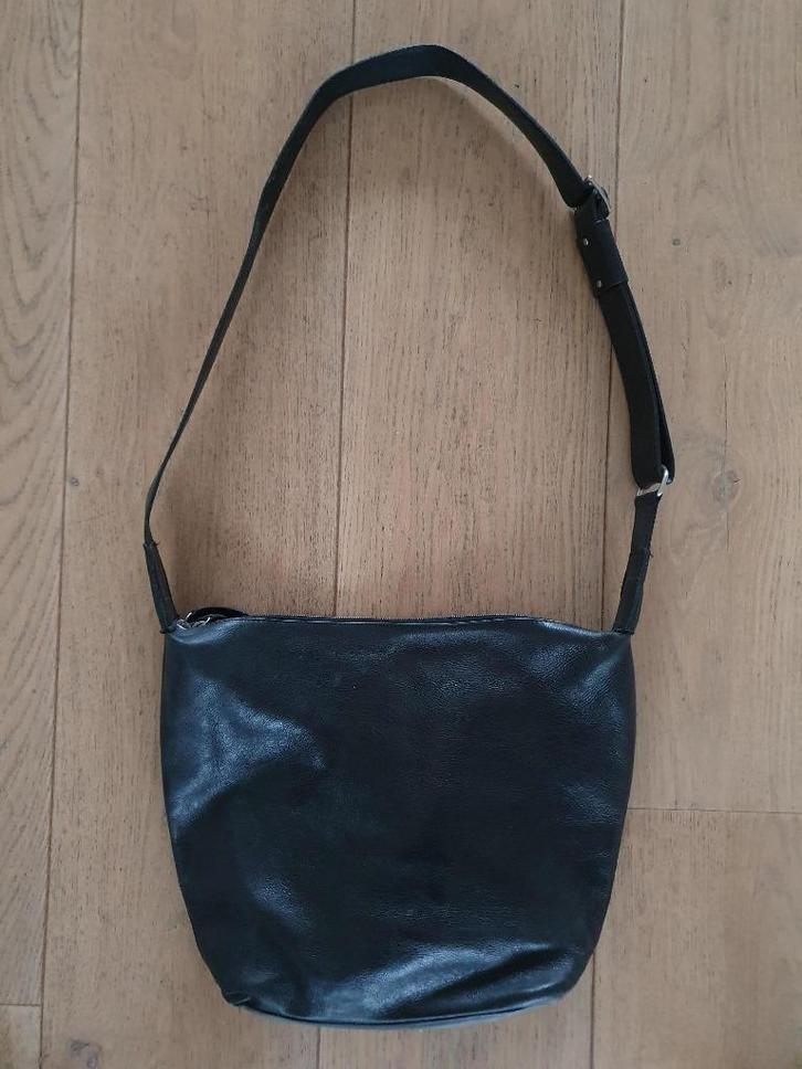 Zwarte leren tas van Saccoo, Sieraden, Tassen en Uiterlijk, Tassen | Damestassen, Gebruikt, Handtas, Zwart, Ophalen of Verzenden