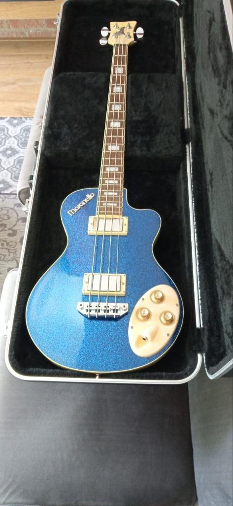 Unieke bas Italia Maranello NIEUWSTAAT !, Muziek en Instrumenten, Snaarinstrumenten | Gitaren | Bas, Zo goed als nieuw, Elektrisch