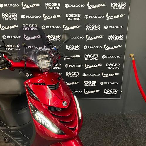 Piaggio Zip 50 Brom 4T 3V Candy Red 2022 / Alpha / NIEUW!!!, Fietsen en Brommers, Overige Fietsen en Brommers, Zo goed als nieuw