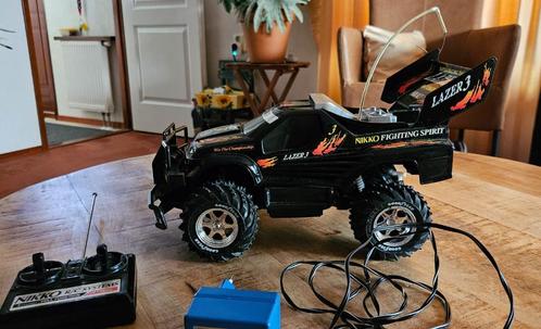 Radiografisch bestuurbare auto + oplader, werkt uitstekend!, Hobby en Vrije tijd, Modelbouw | Radiografisch | Auto's, Nieuw, Auto offroad