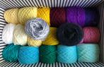 Restjes wol/ garen geel, paars, groen en roze, Verzenden, Gebruikt, Breien of Haken, Wol of Garen