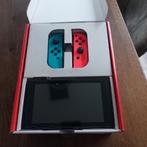 Nintendo switch V2, Spelcomputers en Games, Spelcomputers | Nintendo Switch, Ophalen of Verzenden, Zo goed als nieuw, Met 2 controllers