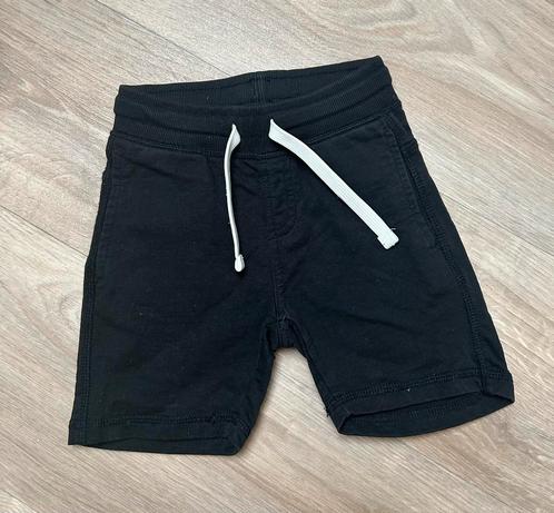 Zwarte korte broek  - maat 110 - Wibra, Kinderen en Baby's, Kinderkleding | Maat 110, Zo goed als nieuw, Jongen, Broek, Ophalen of Verzenden