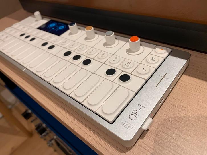 Teenage Engineering OP-1 Field Synthesizer Near Mint Synth, Muziek en Instrumenten, Effecten, Zo goed als nieuw, Ophalen of Verzenden