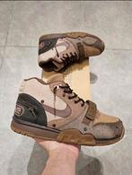Nike Air Trainer 1 Sp Travis Scott Wheat (Maat 42.5), Bruin, Ophalen of Verzenden, Nike x Travis Scott, Sneakers of Gympen
