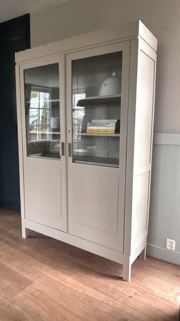 Eiken demontabele servieskast beschikbaar voor biedingen