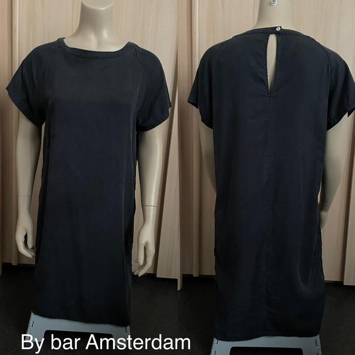 By bar Amsterdam jurk zwart korte mouw knoopjes 38 M, Kleding | Dames, Jurken, Gedragen, Maat 38/40 (M), Zwart, Boven de knie
