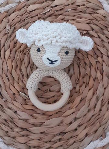 Bijtring schaap.
In de kop zit een rammelkraal.
 beschikbaar voor biedingen