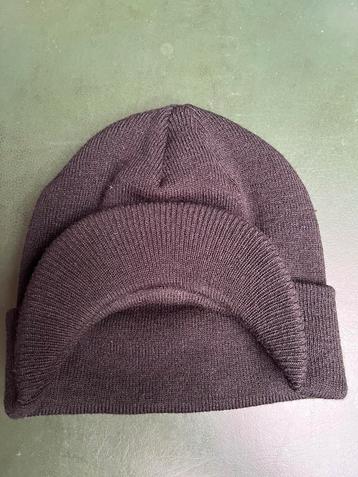 Zwarte damesmuts met klep nieuw beschikbaar voor biedingen