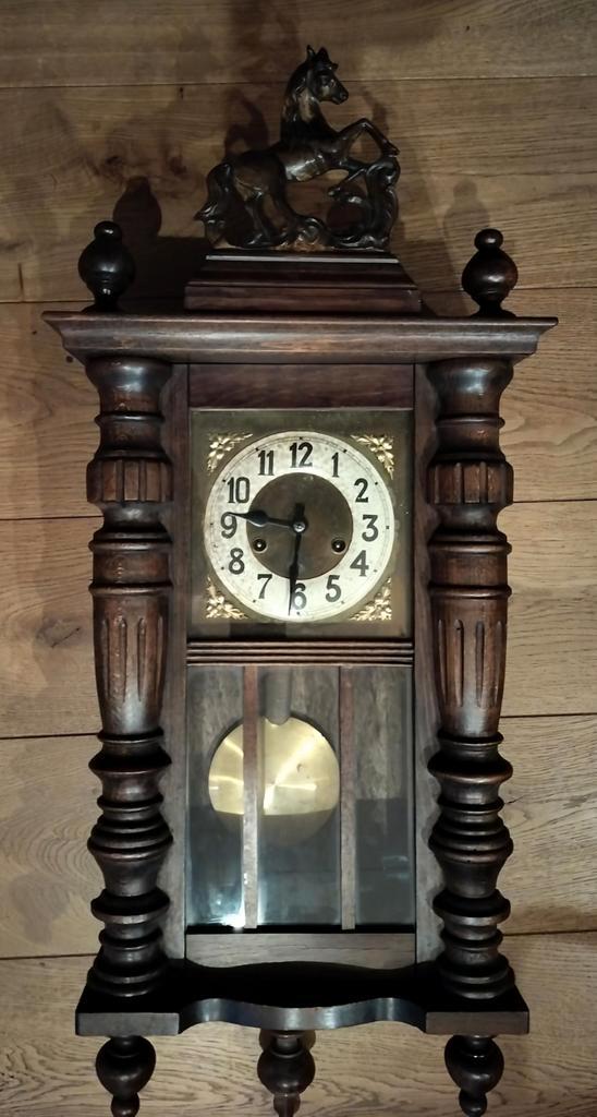 Antieke Wandklok met Paardenbeeld, Antiek en Kunst, Antiek | Klokken, Ophalen