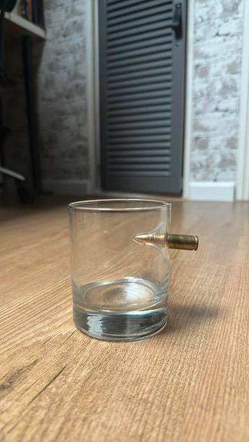 Leuk whisky glas met echte kogel beschikbaar voor biedingen