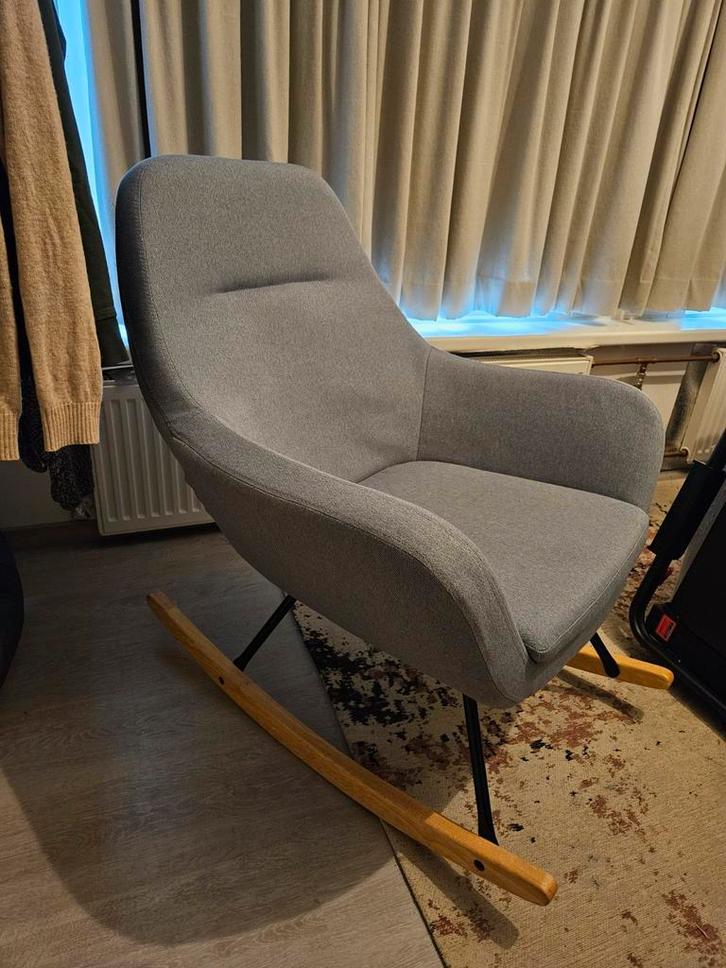 Comfortabele schommelstoel, Huis en Inrichting, Fauteuils, Zo goed als nieuw, Hout, Stof, 50 tot 75 cm, 75 tot 100 cm, Ophalen
