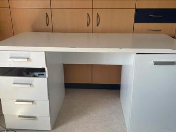 Wit Bureau ‼️zie beschrijving‼️ (het bureau ligt in Poppel) 