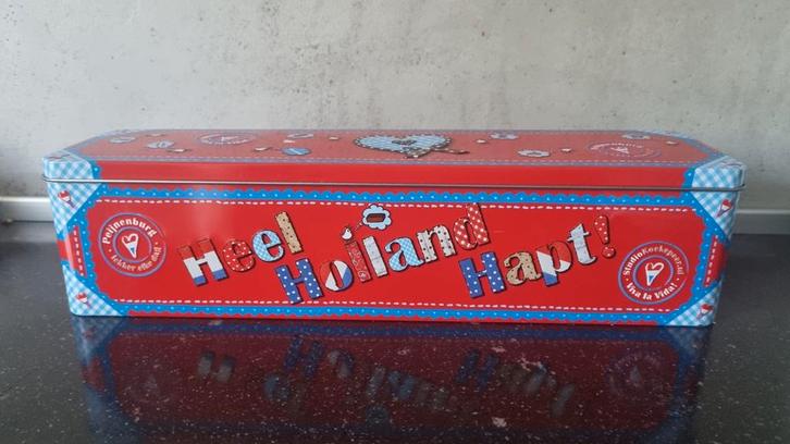 Pijnenburg Koektrommel Heel Holland Hapt! 33x9x7,5 hoog, Huis en Inrichting, Woonaccessoires | Kisten, Zo goed als nieuw, Minder dan 50 cm