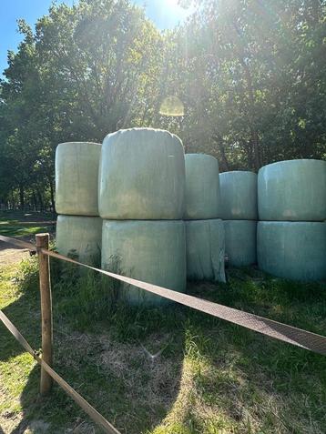 20 Verpakt hooibalen  gratis  beschikbaar voor biedingen