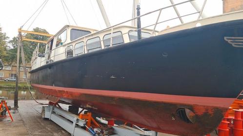 Ruime motorkruiser met groot achterdek, Watersport en Boten, Motorboten en Motorjachten, Staal, 12 meter of meer, Diesel, Binnenboordmotor