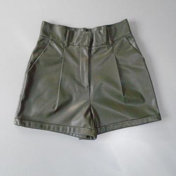 Lola Skye faux leer short donkergroen maat UK10/EUR38   beschikbaar voor biedingen