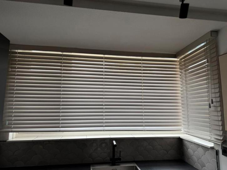 Houten Jaloezie Zandkleur 50mm, Huis en Inrichting, Stoffering | Gordijnen en Lamellen, Zo goed als nieuw, 100 tot 150 cm, 100 tot 150 cm