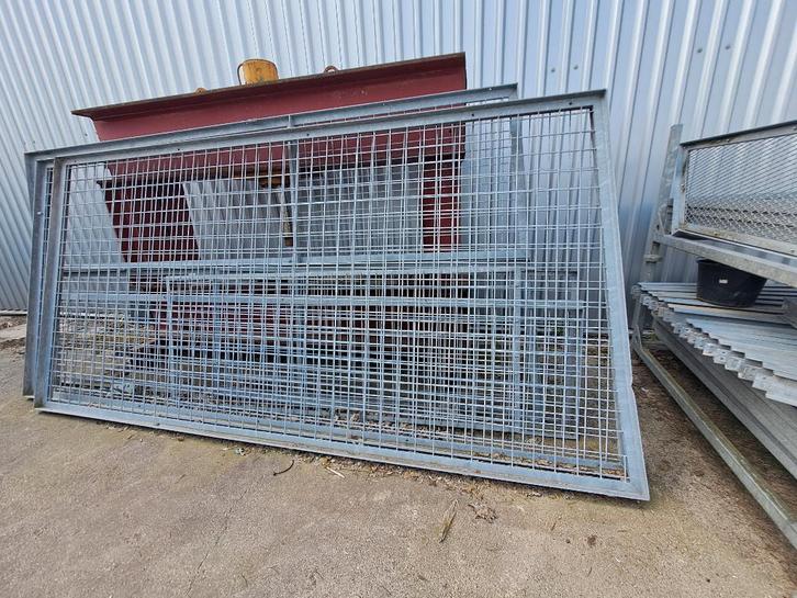 Kooi voor dierenverblijf kennel in delen 6m lang 3,78+ hoog, Tuin en Terras, Tuinhekken en Hekwerk, Gebruikt, Gaashekwerk, IJzer