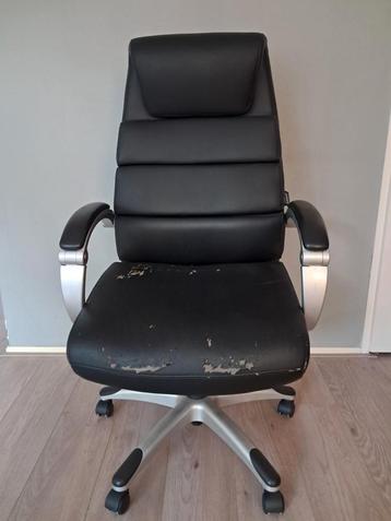 Zwarte bureaustoel - Gebruikt beschikbaar voor biedingen