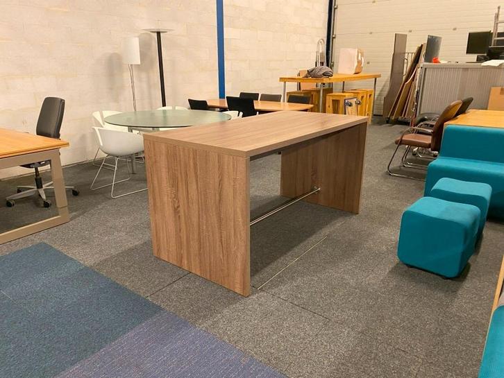 2 x Hoge vergadertafel, bruin eiken, 220 x 90 cm., Huis en Inrichting, Bureaus, Gebruikt, Ophalen