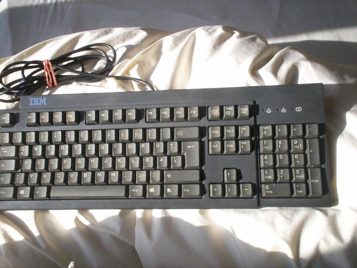 toetsenbord ibm duits qwertz ps/2 schoon en getest, Computers en Software, Toetsenborden, Zo goed als nieuw, Overige indelingen
