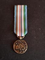 Miniatuur medaille Un yogoslavia, Verzamelen, Ophalen of Verzenden, Landmacht, Nederland, Lintje, Medaille of Wings