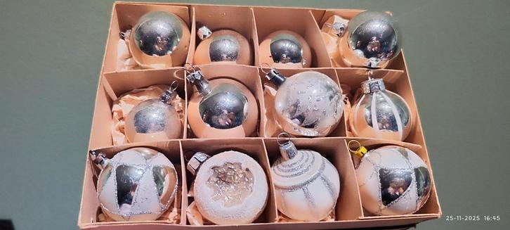 Antieke kerstballen zilver wit glitter deuk, Diversen, Kerst, Gebruikt, Ophalen of Verzenden