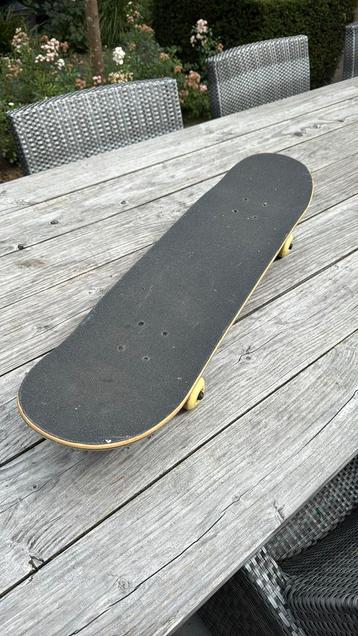 Skateboard beschikbaar voor biedingen