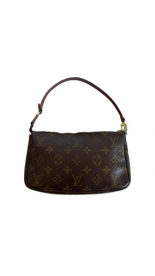 Authentieke Louis Vuitton Pochette Accessoires monogram tas, Sieraden, Tassen en Uiterlijk, Tassen | Damestassen, Zo goed als nieuw