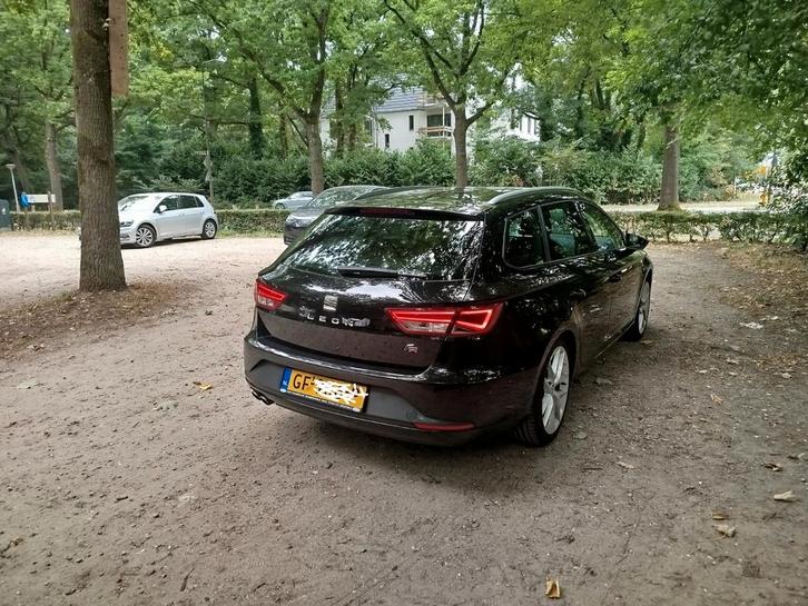 Seat Leon 1.4 TSI 110KW ST Dsg-7 2015 Zwart, Auto's, Seat, Particulier, Leon, ABS, Achteruitrijcamera, Adaptieve lichten, Adaptive Cruise Control