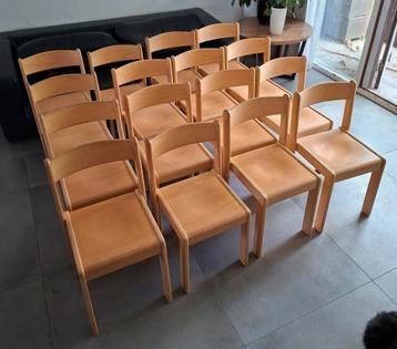 Volwassen Schoolstoelen 16 stuks Alleen ophalen  beschikbaar voor biedingen
