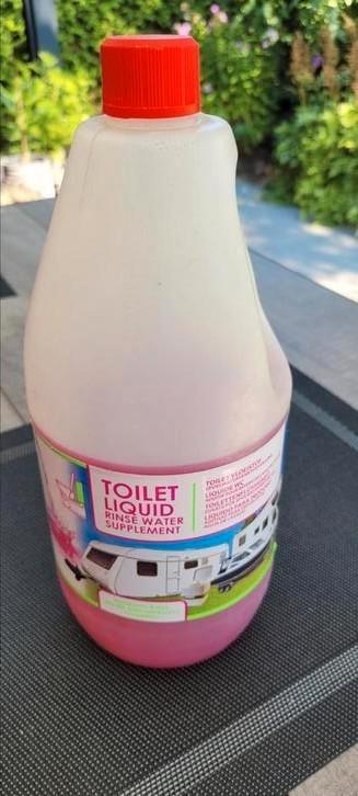 Toilet vloeistof spoelwatertanktoevoeging beschikbaar voor biedingen