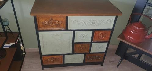 Charmante ladekast met decoratieve panelen, Huis en Inrichting, Kasten | Ladekasten, Gebruikt, Minder dan 100 cm, 50 tot 100 cm