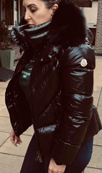 Moncler Dames Jas - Stijlvol en Warm! beschikbaar voor biedingen